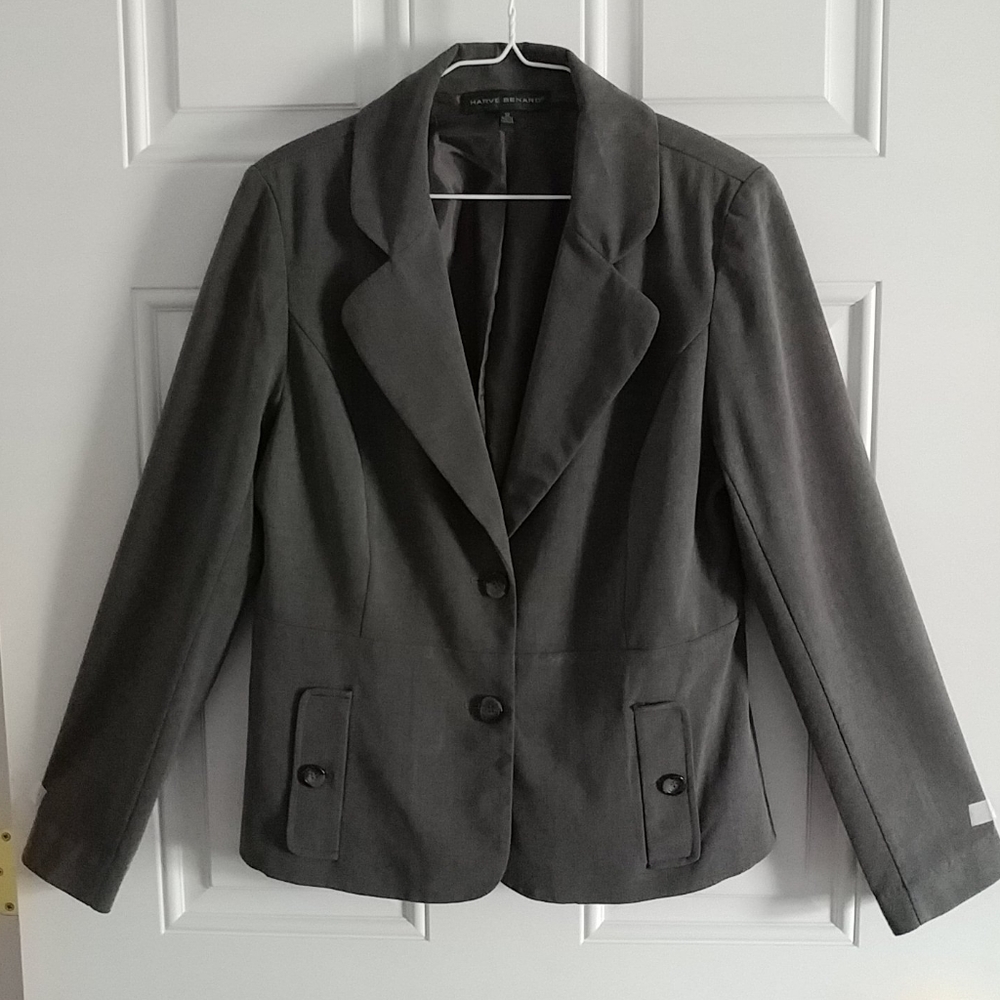 LAST CHANCE!! Classic Harve Benard Blazer in Dark Gray